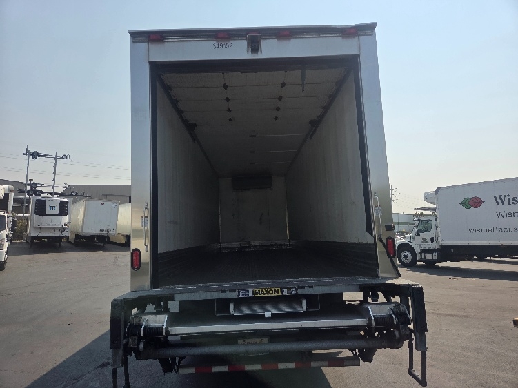 2020 Freightliner eM2 in Kent, WA — photo 8