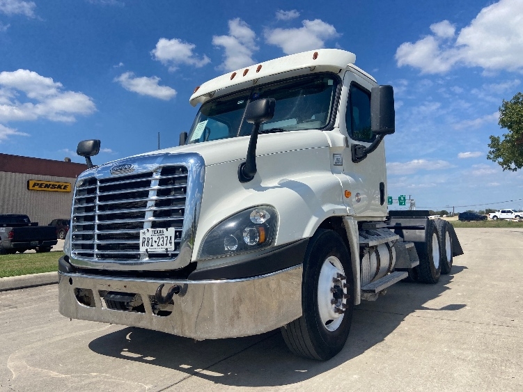 2020 Freightliner Cascadia in San Antonio, TX — photo 3