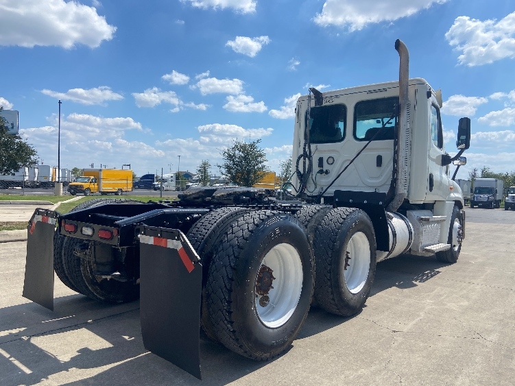 2020 Freightliner Cascadia in San Antonio, TX — photo 7