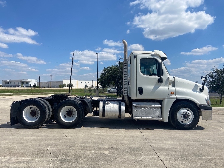 2020 Freightliner Cascadia in San Antonio, TX — photo 8