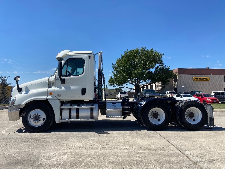 2020 Freightliner Cascadia in San Antonio, TX — photo 4