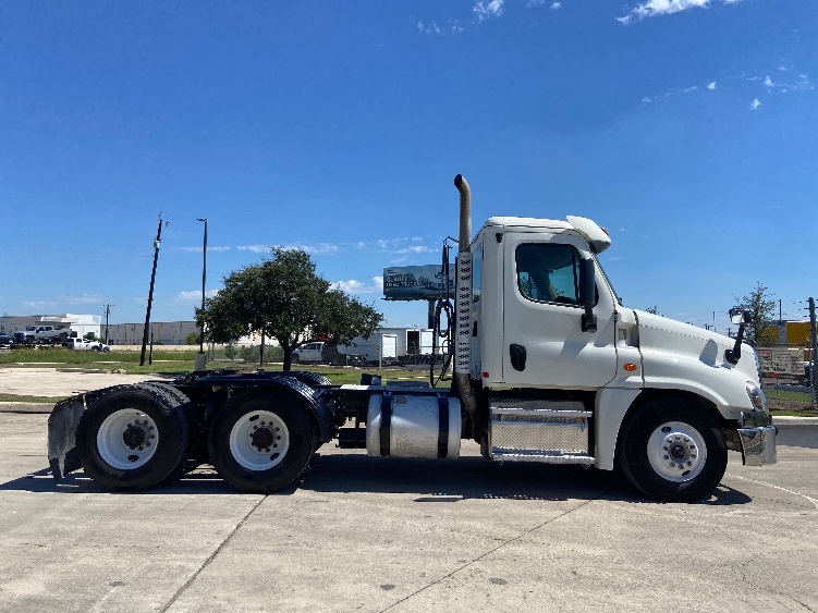 2020 Freightliner Cascadia in San Antonio, TX — photo 8
