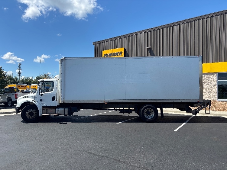 2020 Freightliner eM2 in Sterling, VA — photo 4