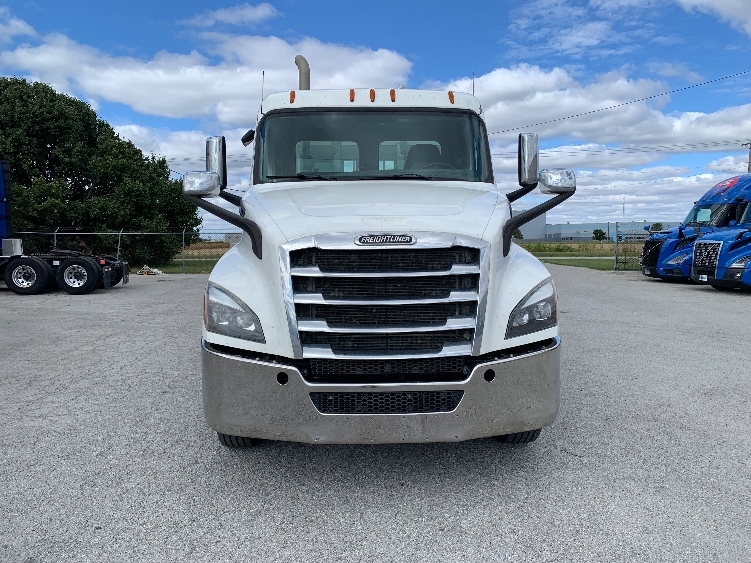 2020 Freightliner Cascadia in Moberly, MO — photo 2
