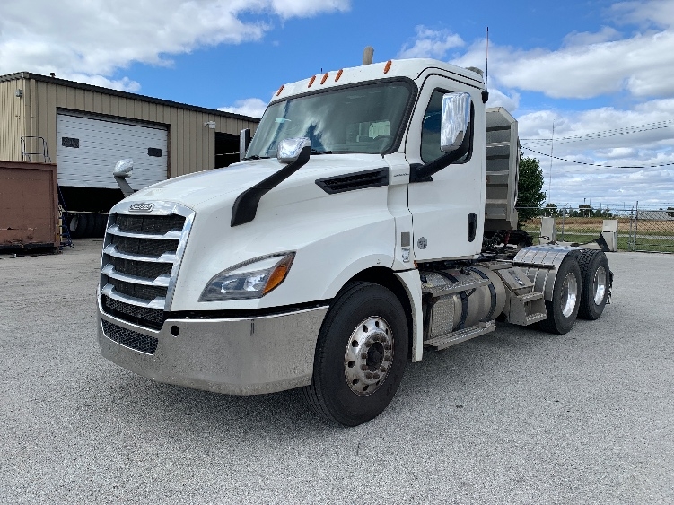 2020 Freightliner Cascadia in Moberly, MO — photo 3