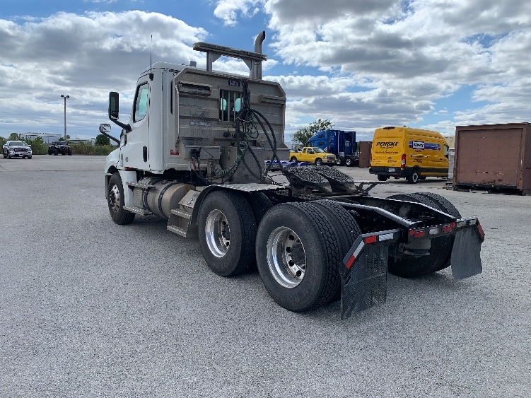 2020 Freightliner Cascadia in Moberly, MO — photo 5