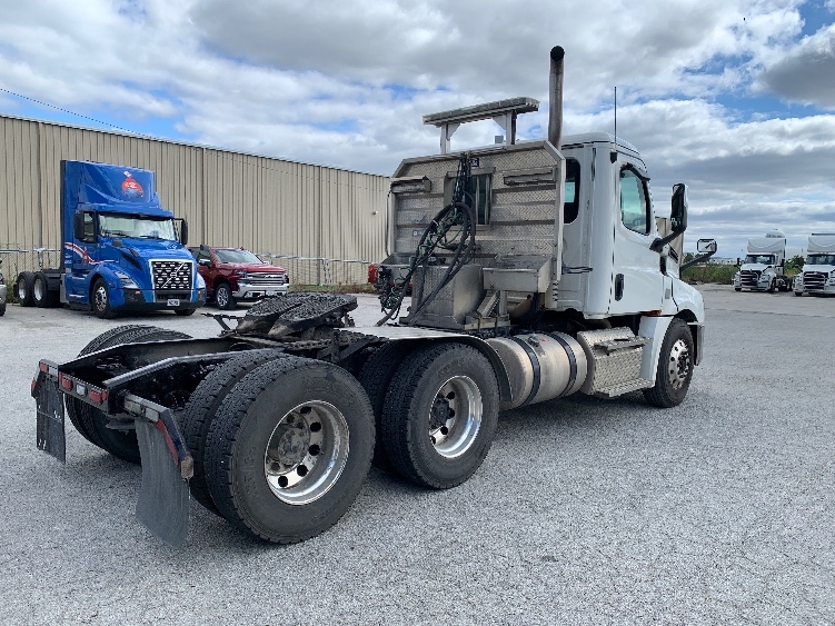 2020 Freightliner Cascadia in Moberly, MO — photo 7