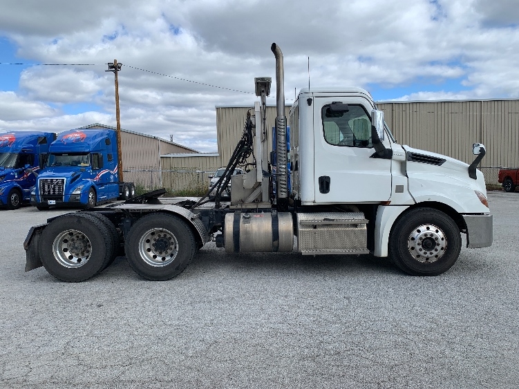 2020 Freightliner Cascadia in Moberly, MO — photo 8