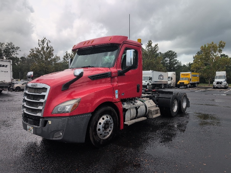 2020 Freightliner Cascadia in Jacksonville, FL — photo 3