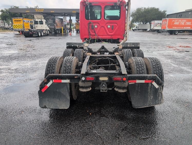 2020 Freightliner Cascadia in Jacksonville, FL — photo 6