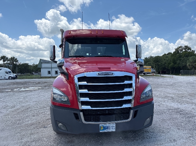 2020 Freightliner Cascadia in Ocala, FL — photo 2
