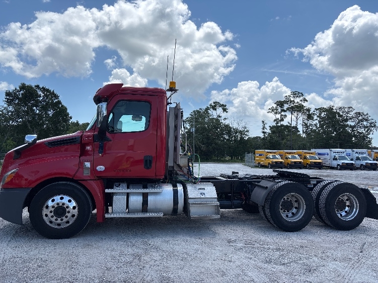 2020 Freightliner Cascadia in Ocala, FL — photo 4
