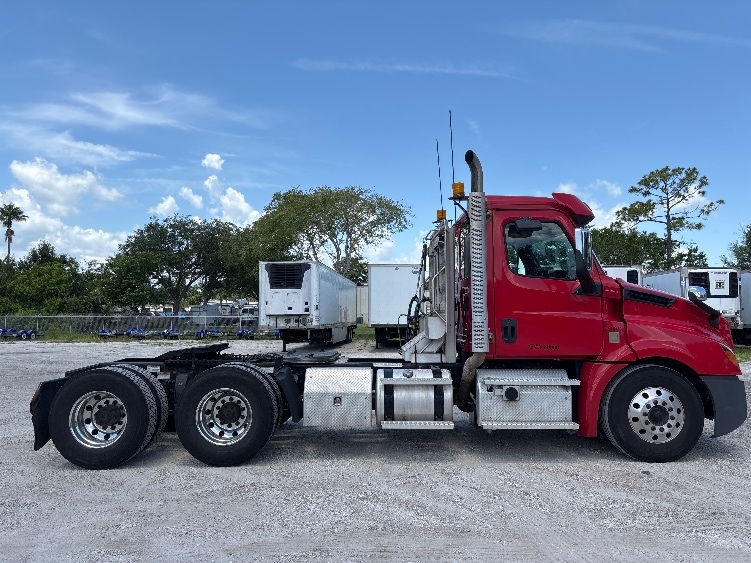 2020 Freightliner Cascadia in Ocala, FL — photo 8
