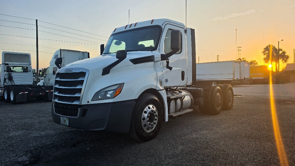 2020 Freightliner Cascadia in Ocala, FL — photo 3