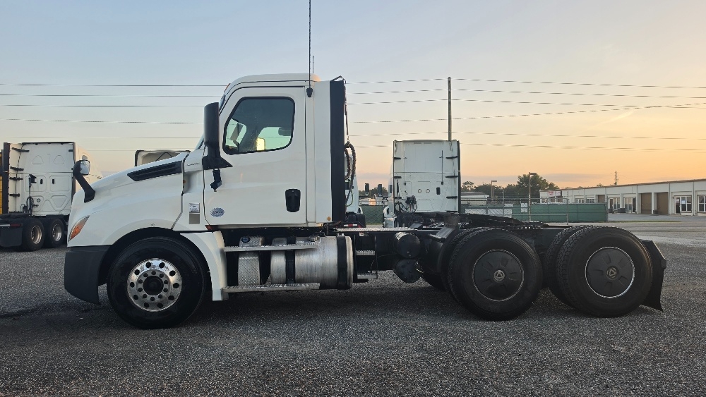 2020 Freightliner Cascadia in Ocala, FL — photo 4