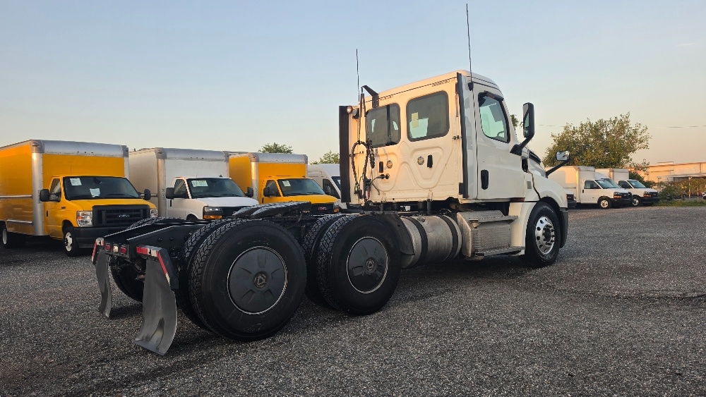 2020 Freightliner Cascadia in Ocala, FL — photo 7