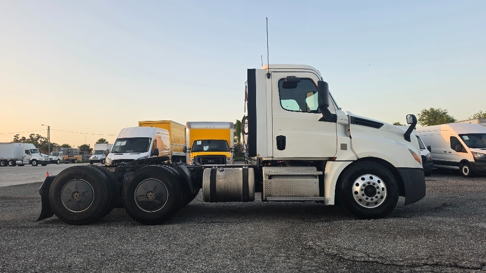 2020 Freightliner Cascadia in Ocala, FL — photo 8