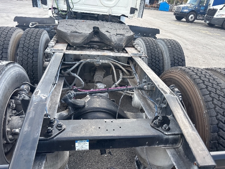 2020 Freightliner Cascadia in Medley, FL — photo 5