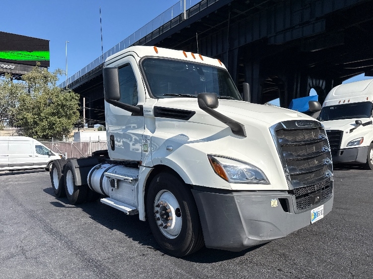 2020 Freightliner Cascadia in Dayton, NJ