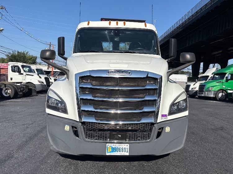 2020 Freightliner Cascadia in Dayton, NJ — photo 2