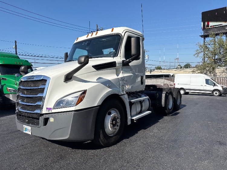2020 Freightliner Cascadia in Dayton, NJ — photo 3