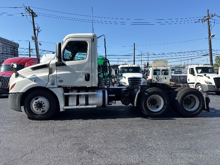 2020 Freightliner Cascadia in Dayton, NJ — photo 4