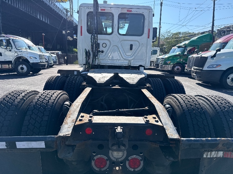 2020 Freightliner Cascadia in Dayton, NJ — photo 6
