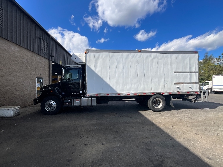 2020 Hino 268 in Milford, DE — photo 4