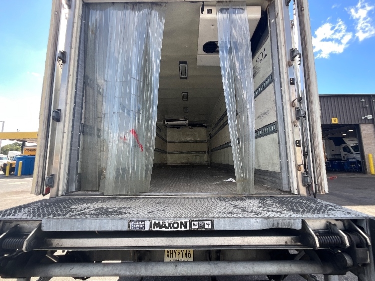 2020 Hino 268 in Milford, DE — photo 8
