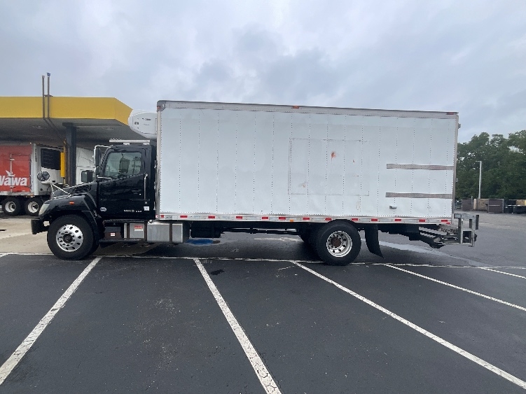 2020 Hino 268 in Milford, DE — photo 4