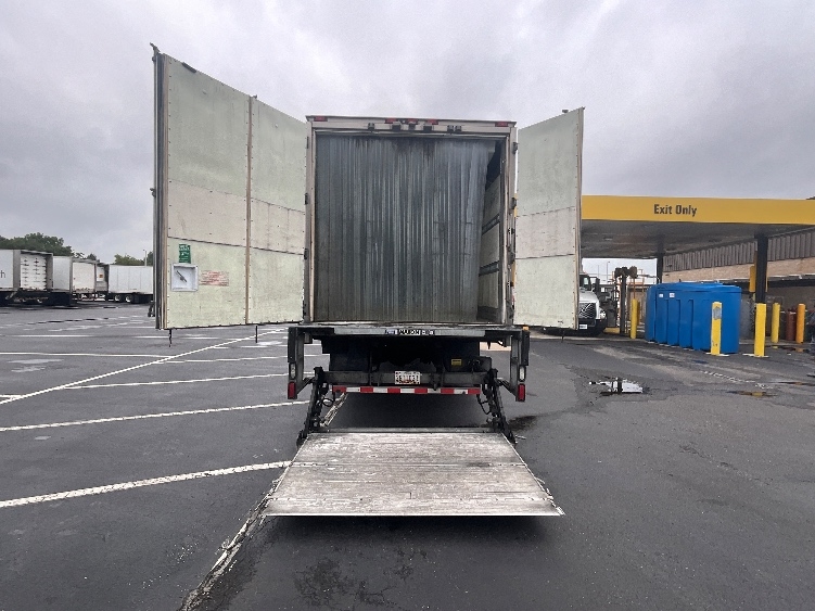 2020 Hino 268 in Milford, DE — photo 7