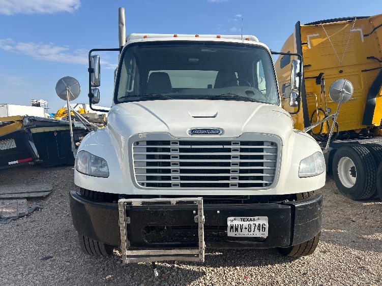 2020 Freightliner eM2 in Amarillo, TX — photo 2
