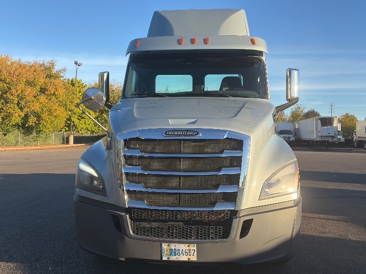 2020 Freightliner Cascadia in Middlefield, OH — photo 2
