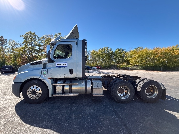 2020 Freightliner Cascadia in Middlefield, OH — photo 4