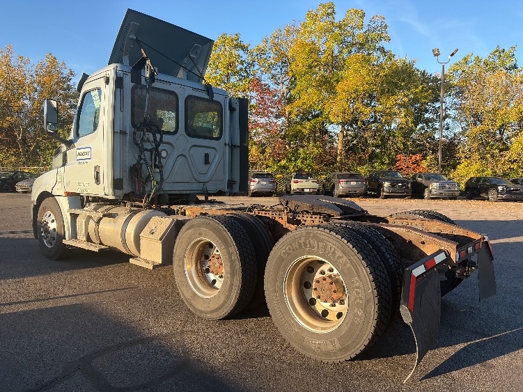2020 Freightliner Cascadia in Middlefield, OH — photo 5