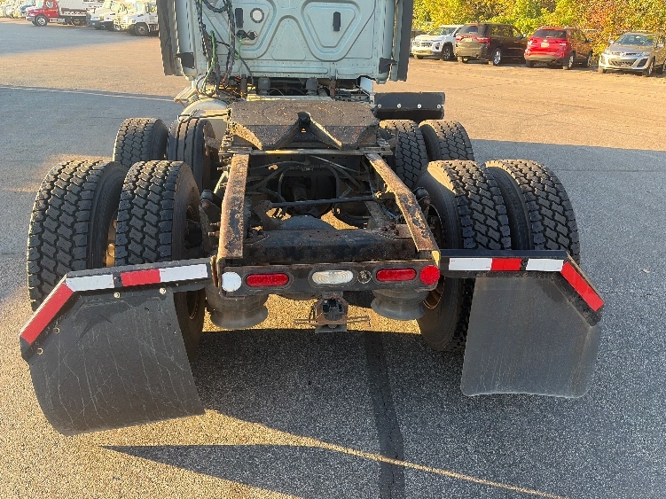 2020 Freightliner Cascadia in Middlefield, OH — photo 6