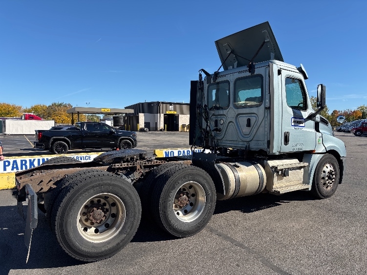 2020 Freightliner Cascadia in Middlefield, OH — photo 7