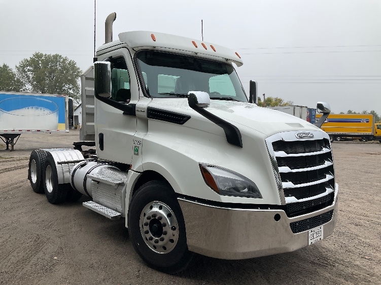 2020 Freightliner Cascadia in Brooklyn Park, MN