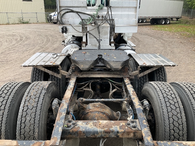 2020 Freightliner Cascadia in Brooklyn Park, MN — photo 6