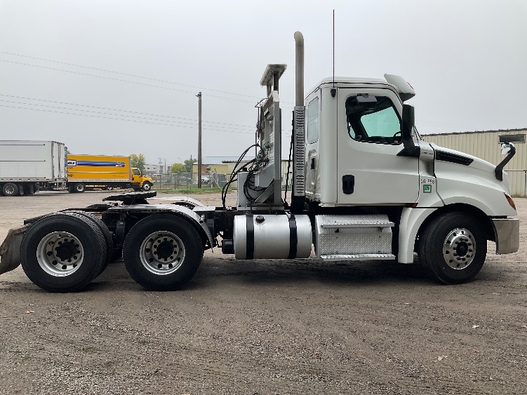 2020 Freightliner Cascadia in Brooklyn Park, MN — photo 8