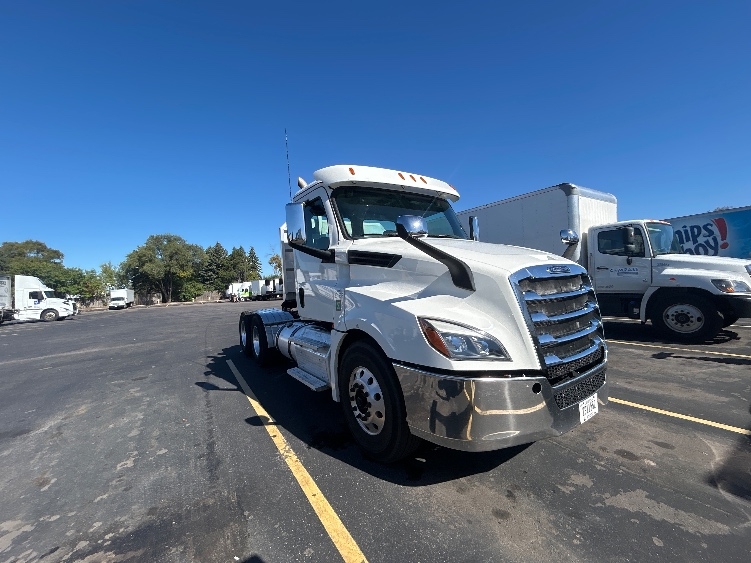 2020 Freightliner Cascadia in Brooklyn Park, MN