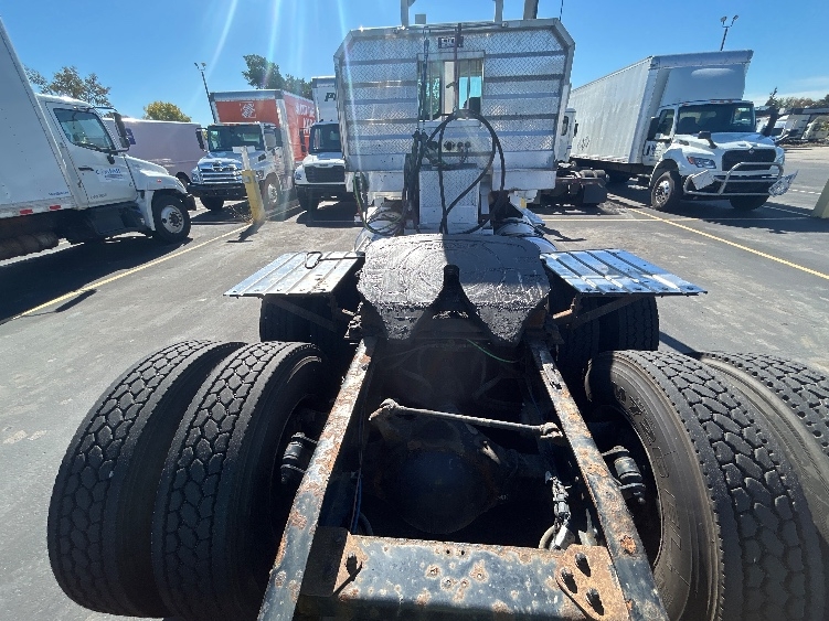 2020 Freightliner Cascadia in Brooklyn Park, MN — photo 6
