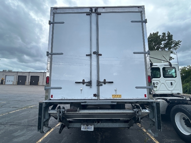 2020 Freightliner eM2 in Sturtevant, WI — photo 6