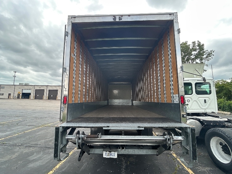2020 Freightliner eM2 in Sturtevant, WI — photo 7