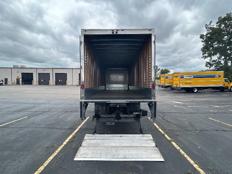 2020 Freightliner eM2 in Sturtevant, WI — photo 8