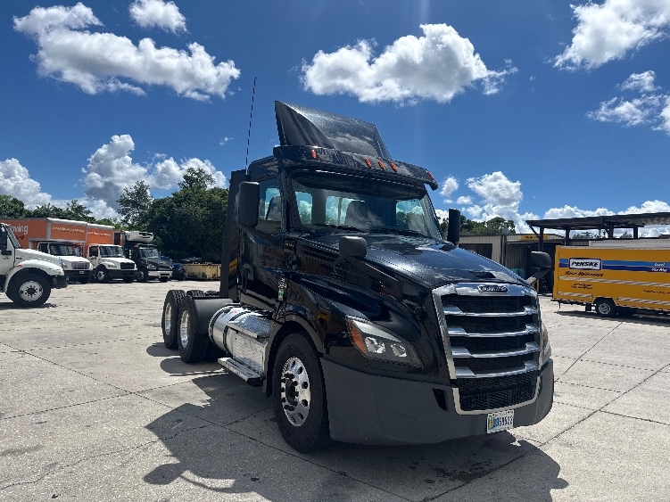 2020 Freightliner Cascadia in Tampa, FL