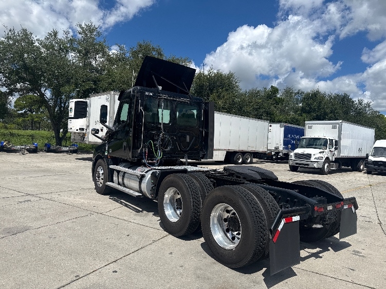 2020 Freightliner Cascadia in Tampa, FL — photo 5