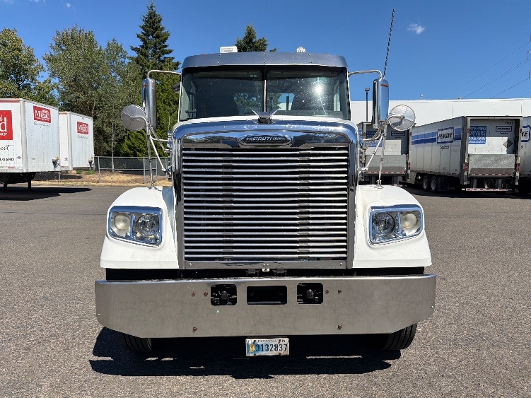 2020 Freightliner in West Sacramento, CA — photo 2