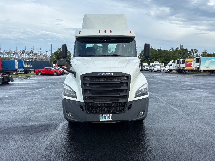 2020 Freightliner Cascadia in Greenville, SC — photo 2