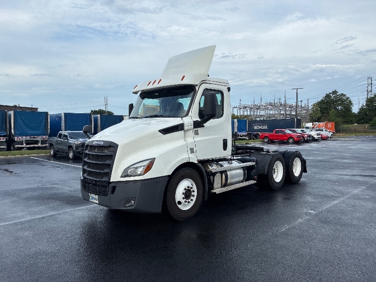 2020 Freightliner Cascadia in Greenville, SC — photo 3